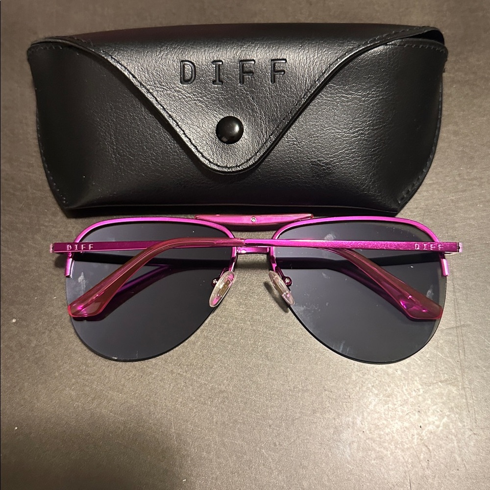 DIFF Aviator Sunglasses with Purple Lenses - Picture 2 of 3
